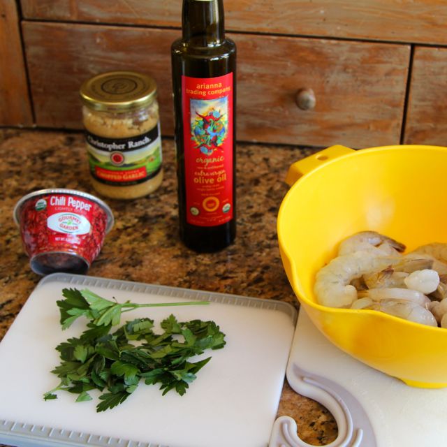 garlic, olive oil, shrimp, pepper